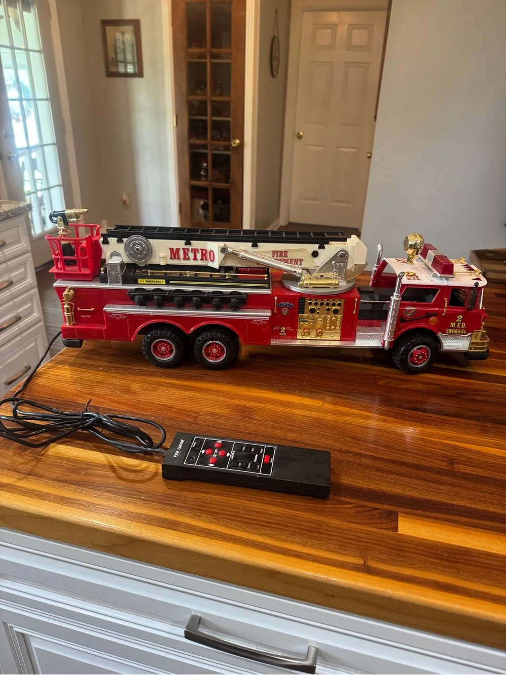 Vtg New Bright Wire Remote Control Metro Fire Truck 1990  Vintage Works 26.6
